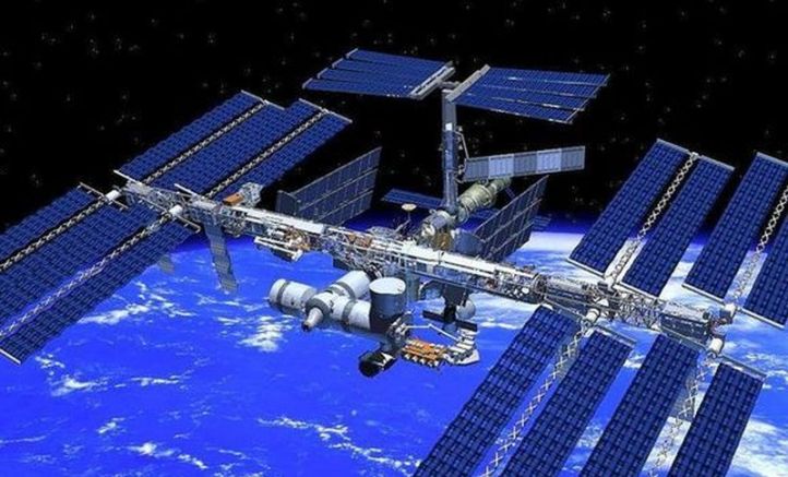 Първата американска частна мисия до Международната космическа станция се увенча