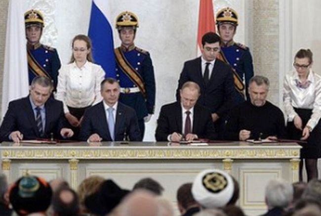 На 18 март 2014 г Путин подписа с кримските колаборанти