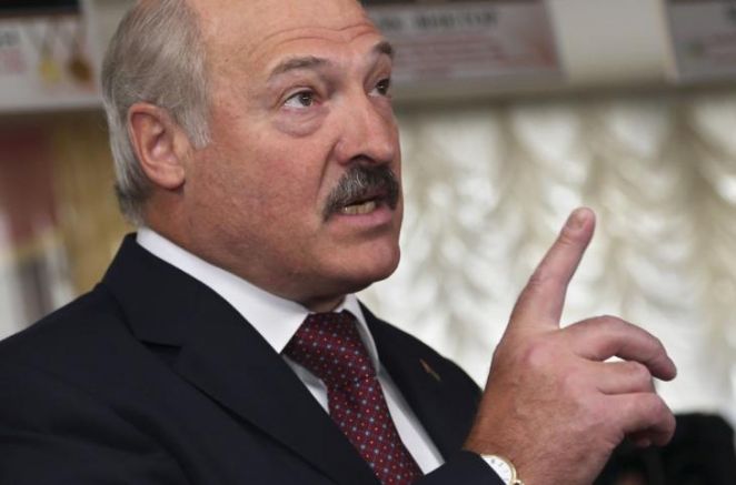 Беларуският президент Александър Лукашенко заяви че въоръжавайки Украйна Съединените щати