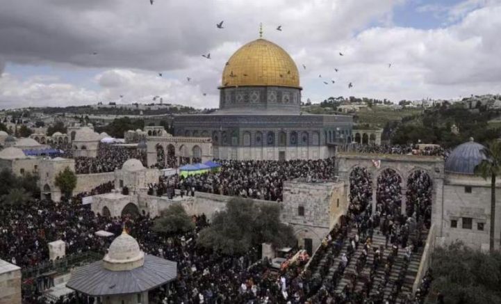 Израел ще позволи на толкова мюсюлмански поклонници да имат достъп