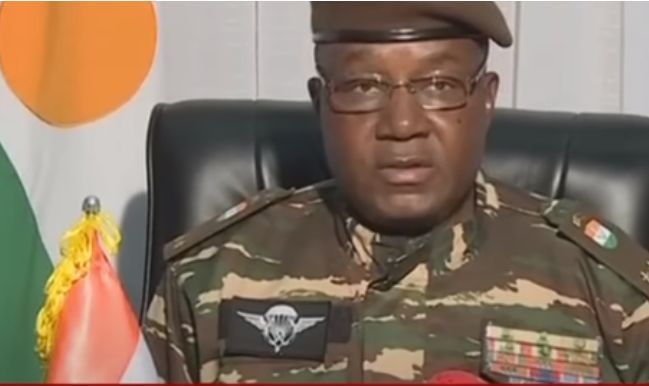Хунтата на Нигер обвини Франция че търси военна намеса за
