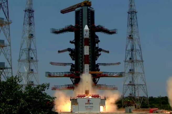 Индия изстреля слънчевата изследователска станция Aditya-L1, което бе излъчено от