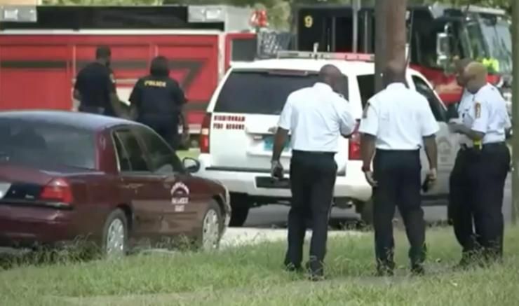 Властите в щата Алабама съобщиха че двама пожарникари са били