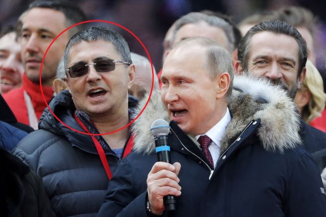 Александър Мясников с Владимир Путин по време на предизборен митинг