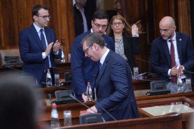 Сблъсъци в сръбския парламент и протести срещу президента Александър Вучич