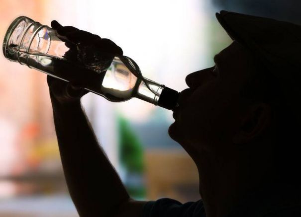 През 2022 година продажбите на твърд алкохол в Русия са