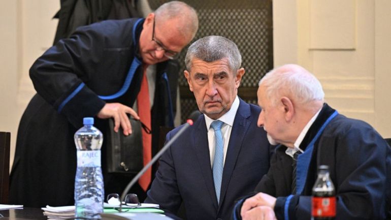 В Прага започна съдебното дело срещу бившия премиер Андрей Бабиш