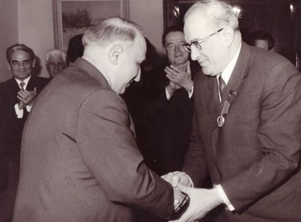 Живков и Андропов скрепяват единството на ДС и КГБ