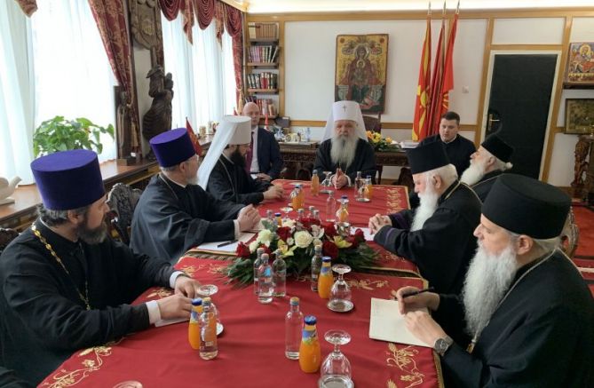 Втори ден продължава загадъчната визита в Северна Македония на  митрополит