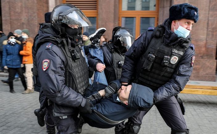 Повече от 4300 души са арестувани в Русия на протести