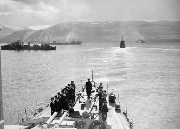 Юли 1942 г. Търговски и военни кораби формират злощастния конвой PQ17.