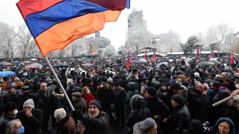 Опозицията в Армения започна тази сутрин мащабни протести, като блокира