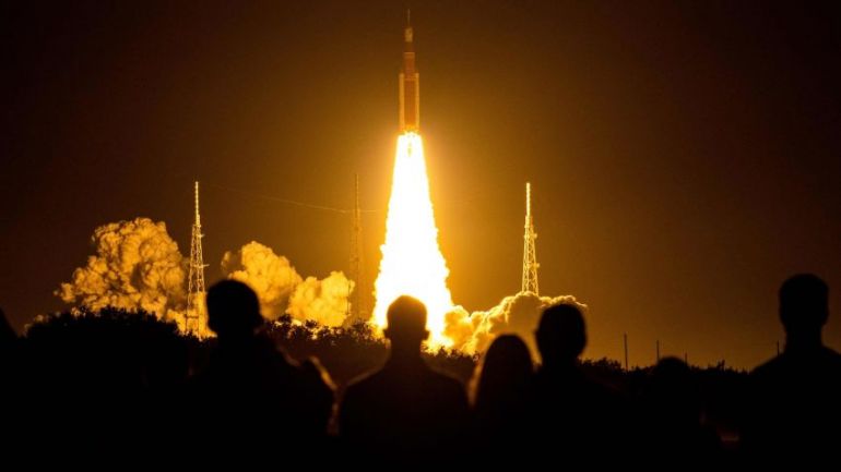 НАСА изстреля най мощната ракета създавана някога за пътуване до Луната