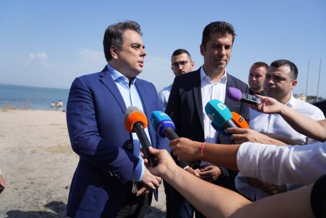 Бившият финансов министър Асен Василев отговори от Бургас на критиките