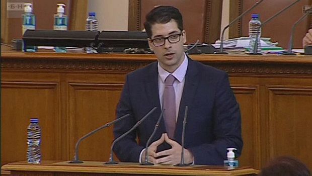 Депутатите се ядосаха на вицепремиера Атанас Пеканов, който напусна заседанието