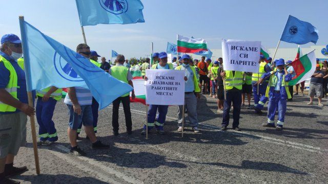 Пътните строители от Автомагистрали Черно море блокираха движението по магистрала Хемус