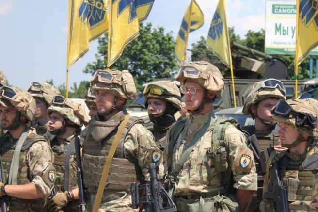 Агенти на украинското разузнаване общуват с военнослужещи от полк Азов