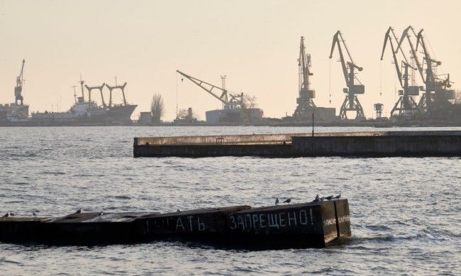 Руската страна затвори прохода през Керченския пролив към Азовско море