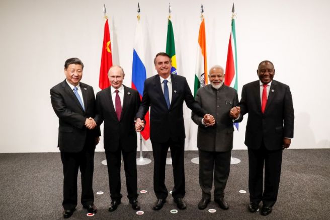 Лидерите на БРИКС през 2019 г., отляво надясно: Си Дзинпин, Владимир Путин, Жаир Болсонаро, Нарендра Моди и Сирил Рамафоса