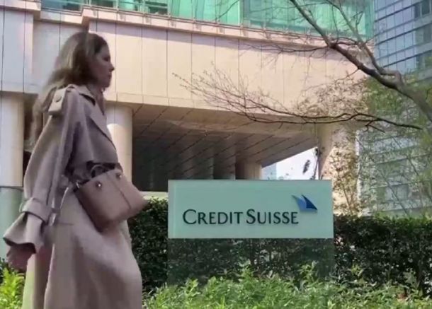 Закъсалата банка Креди сюис“ беше спасена от своя швейцарски конкурент