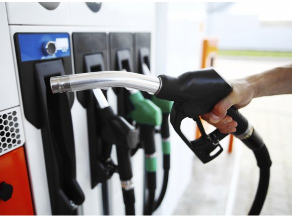 Будапеща обвърза цената на горивото с това къде е регистриран
