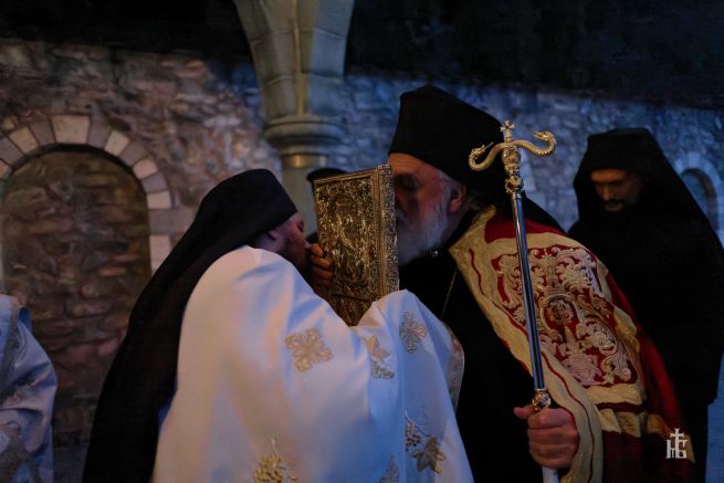 Пратеник на Вселенския партиарх Вартоломей - митрополит Андрей - е