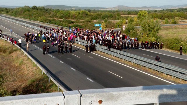 Миньорите и енергетиците които продължават пътните блокади в Старозагорско подготвят