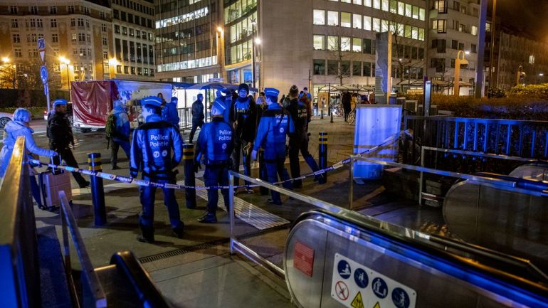 Трима души бяха ранени в атака с нож в Брюксел