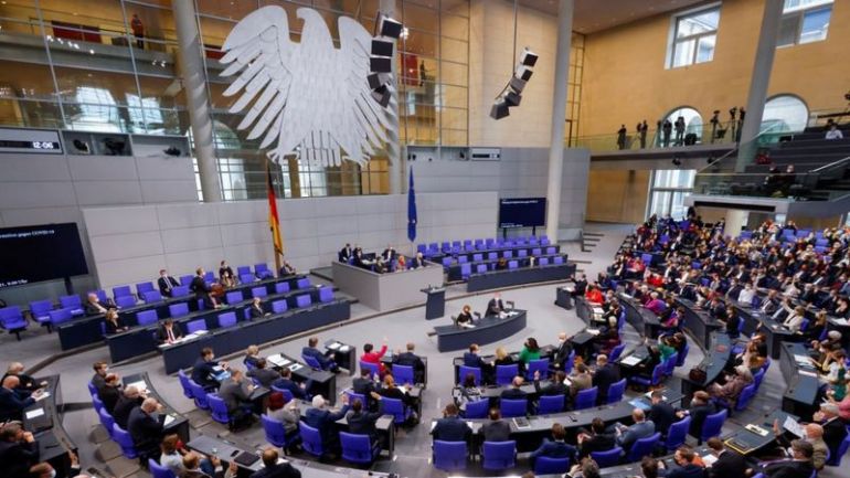Германският парламент отхвърли внесено от консервативната опозиция предложение за доставка