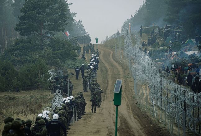 Полша обяви във вторник вечерта че изпраща войски към източната