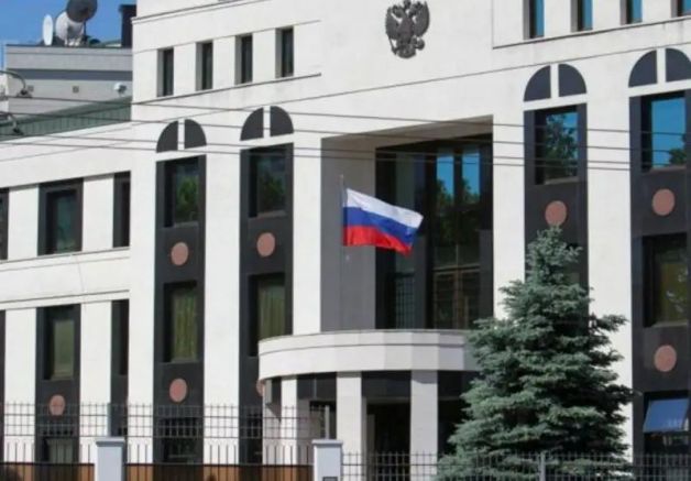 Мъж хвърли две самоделни бомби в двора на руското посолство