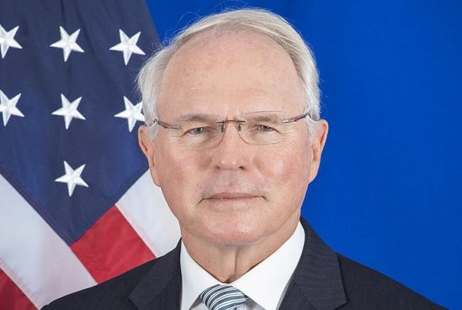 Американският посланик в Сърбия Кристофър Хил заяви, че има сериозни