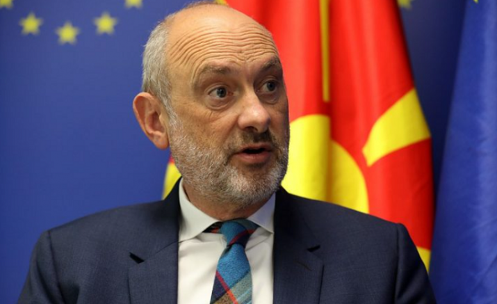 Посланикът на Европейския съюз в Скопие Дейвид Гиър призова новото