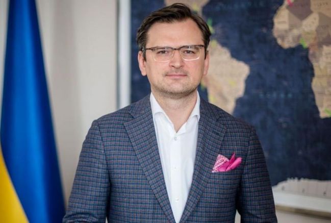 Украинският външен министър Дмитро Кулеба заяви че е провел телефонен