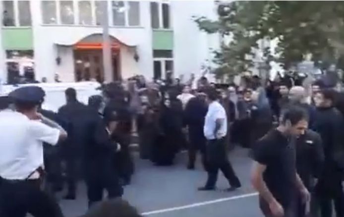 Демонстранти в руския регион Дагестан влязоха в сблъсъци с полицията