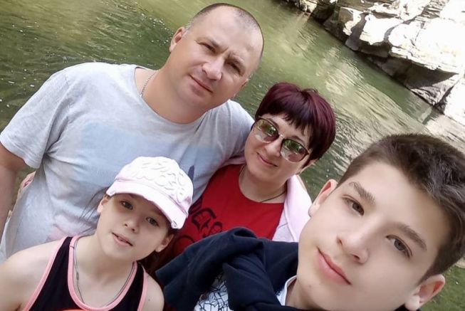 Денис Петранов със семейството си