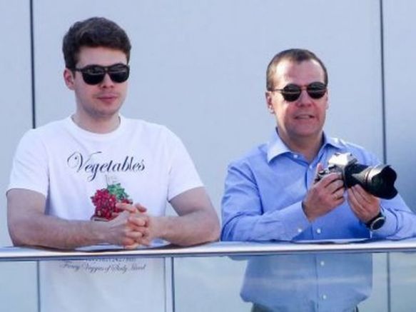Медведев и сина му на луксозната яхта