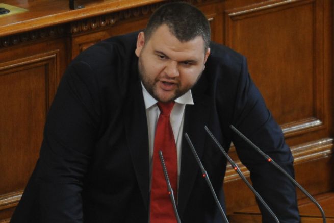 Делян Пеевски пристигна в парламента за клетвата на народните представители