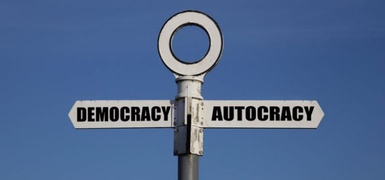 Никълъс Винокур, Политико“Дали 2024 г. е годината, в която демокрацията