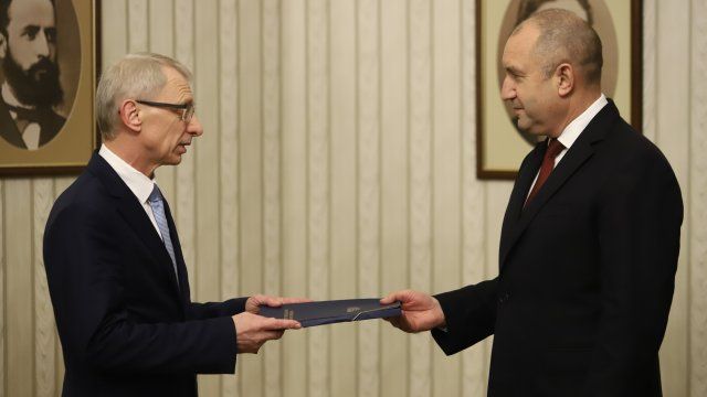 Академик Николай Денков, придружен от съпредседателя на ПП Кирил Петков