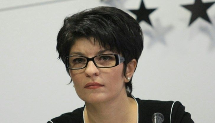 Депутатът от ГЕРБ СДС Десислава Атанасова прочете декларация от парламентарната трибуна