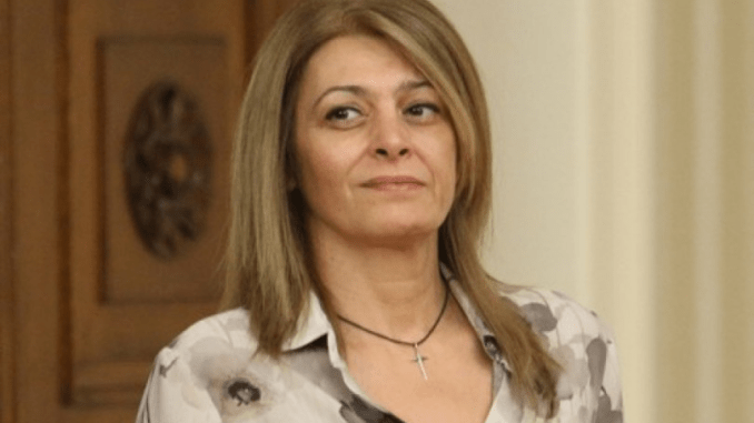 Съпругата на президента Десислава Радева се завърна с гръм и