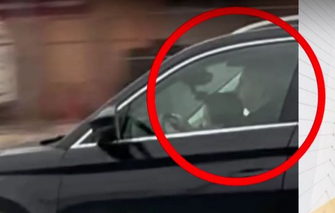 Мъж с дипломатически автомобил шофира в София с дете в