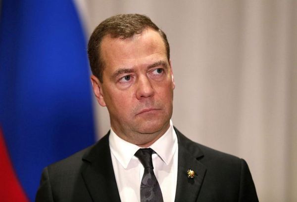 Бившият руски президент Дмитрий Медведев заплаши Полша с радиоактивна пепел