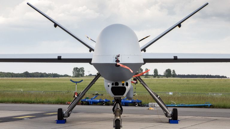 Стратегическият височинен разузнавателен дрон RQ 4B Global Hawk на американските военновъздушни