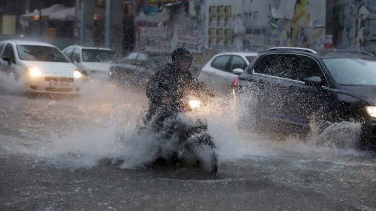 Силният дъжд в Северна Гърция промени програмата на туристите От
