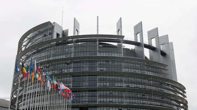 Комисията по правни въпроси в Европейския парламент отказа да свали