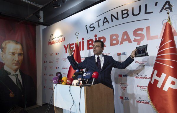 Турски прокурори поискаха днес да вкарат в затвора кмета на