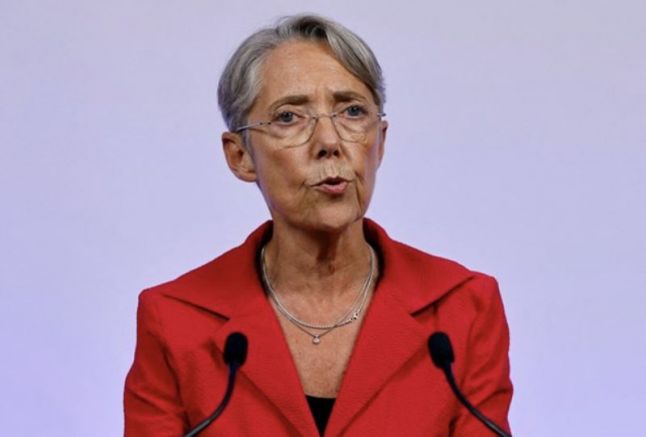 Френският министър-председател Елизабет Борн подаде оставка, която беше приета от