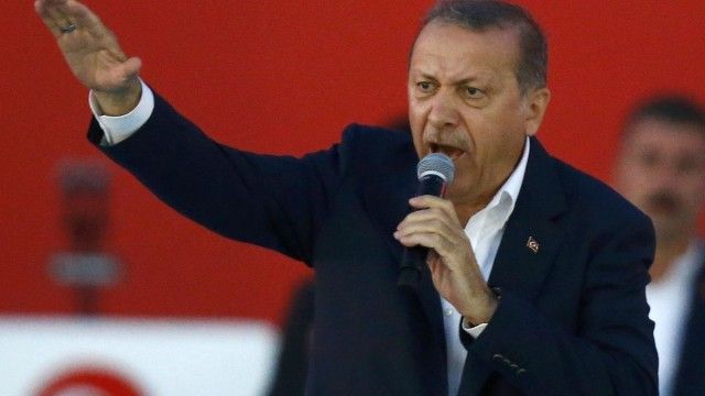 Турският президент Реджеп Тайип Ердоган уволни с указ издаден в